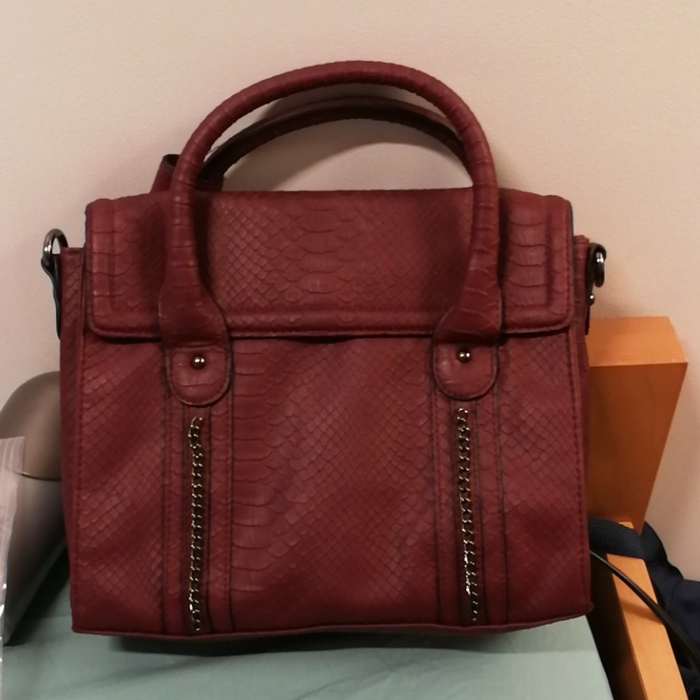 nice medium size handbag